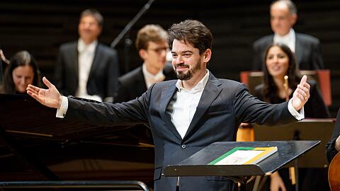 Lahav Shani wird im September 2026 Chefdirigent der M&uuml;nchner Philharmoniker - und ist auch jetzt schon sehr pr&auml;sent.