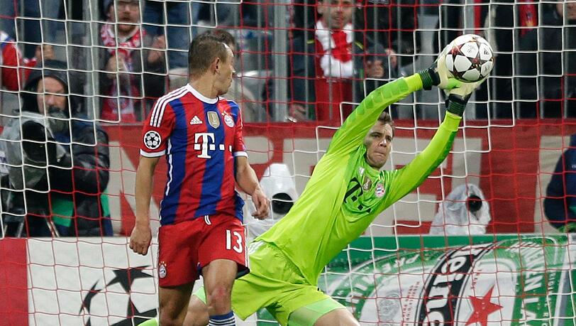 Manuel Neuer - NOTE 2 - Wieder mal ein Zu-Null-Spiel. Hatte in der 26. Minute Glück, dass der Schiedsrichter richtigerweise bei Nainggolans Faller nicht auf Elfer entschied. War sonst fast auschließlich bei Rückpässen beschäftigt. Parierte Roms einzige Chance herausragend.