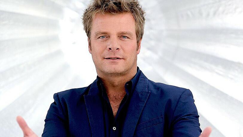 Diesmal geht es in der "ultimativen Chart Show" um die erfolgreichsten Serien-Hits - moderiert wird die Sendung von Oliver Geissen Diesmal geht es in der "ultimativen Chart Show" um die erfolgreichsten Serien-Hits - moderiert wird die Sendung von Oliver Geissen