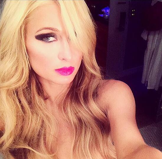 Paris Hilton postet Bilder von einem sexy Fotoshooting.