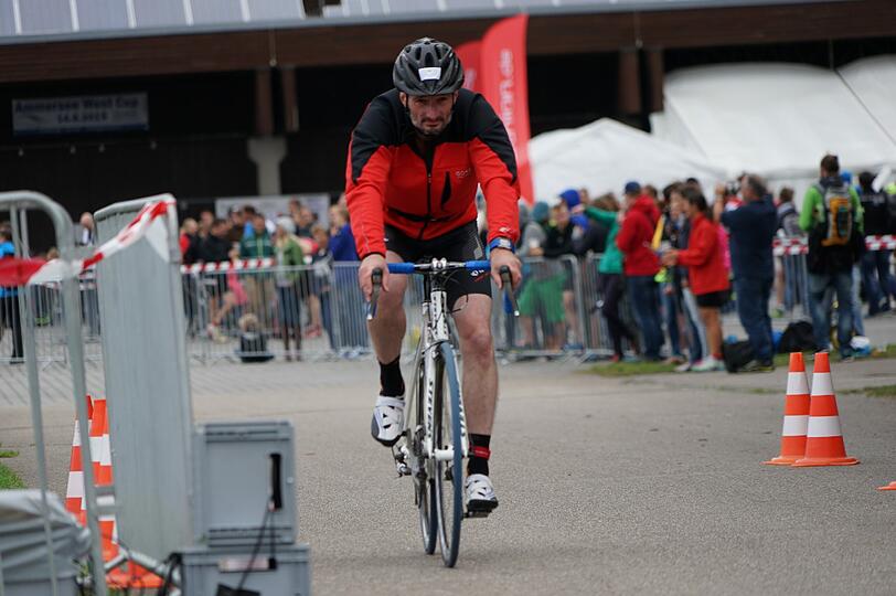 Schwimmen, Radfahren und Laufen - sehen Sie hier Impressionen vom 3MUC Triathlon 2015.