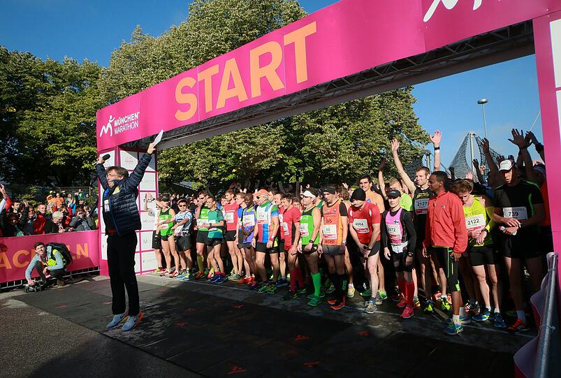 Sonnenschein und weiß-blauer Himmel: Beim München Marathon hatten die Teilnehmer perfekte Wetterbedingungen. Die Bilder zum Durchklicken.