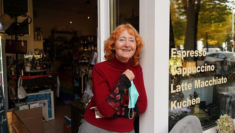 Vor Barbara Markus "La Cantina" ist viel Laufkundschaft weg. Das verunsichert. Andererseits kommen jetzt Karstadt-Feinkost-Kunden öfter zu ihr. Vor Barbara Markus "La Cantina" ist viel Laufkundschaft weg. Das verunsichert. Andererseits kommen jetzt Karstadt-Feinkost-Kunden öfter zu ihr.