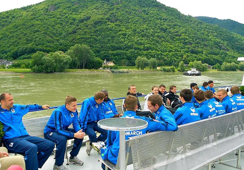 Schifferl statt schwitzen: Die Löwen haben am Sonntagvormittag einen kleinen Ausflug auf die Donau gemacht. Die Bilder.