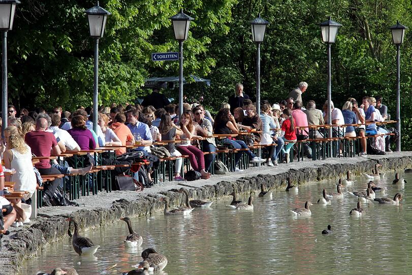Schön entspannen: im Biergarten am Seehaus.