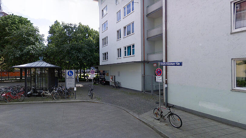 Zwei Zeugen sollen laut Opfer den Vorfall auf der Erich-Kästner-Straße vom Aufzug aus beobachtet haben.