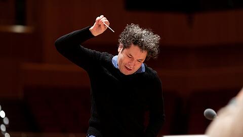 Gustavo Dudamel wurde berühmt als Dirigent des venezolanischen Jugendorchesters "Simon Bolivar" und gilt als Symbolfigur der Klassikbegeisterung in seiner Heimat. Seit 2009 ist er Chef des Los Angeles Philharmonic Orchestra.