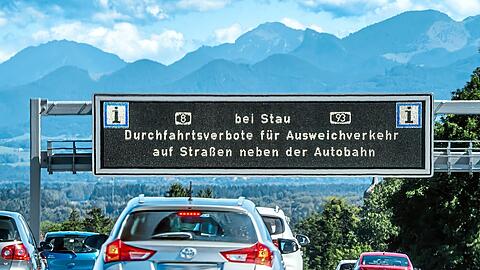 Staus sollen nicht mehr umfahren werden d&uuml;rfen. Darauf wird zumindest auf der A8 hingewiesen.