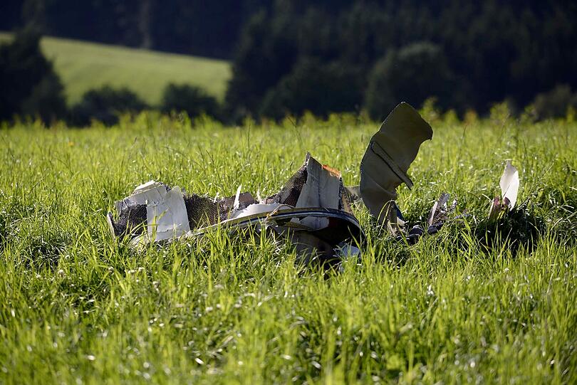 Wrackteile wohin man blickt. Die Bilder vom Absturzort.