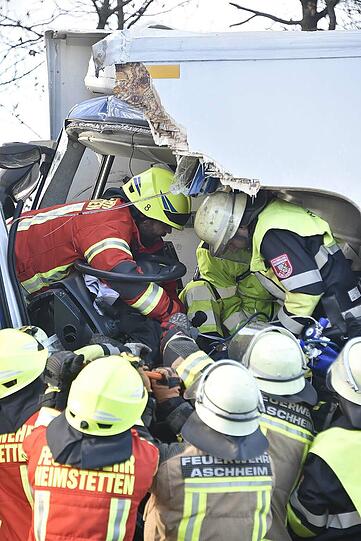 Die Bilder vom schweren Lkw-Unfall auf der A99.