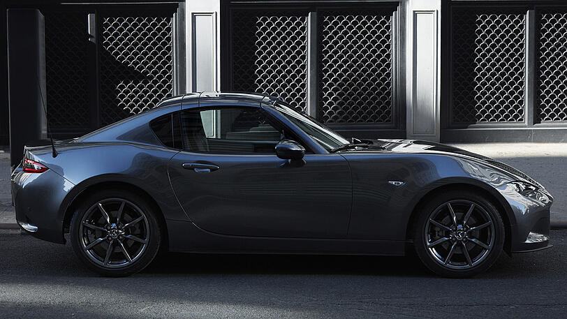 Auch in geschlossenem Zustand ein Augenschmaus: der Mazda MX-5 RF.
