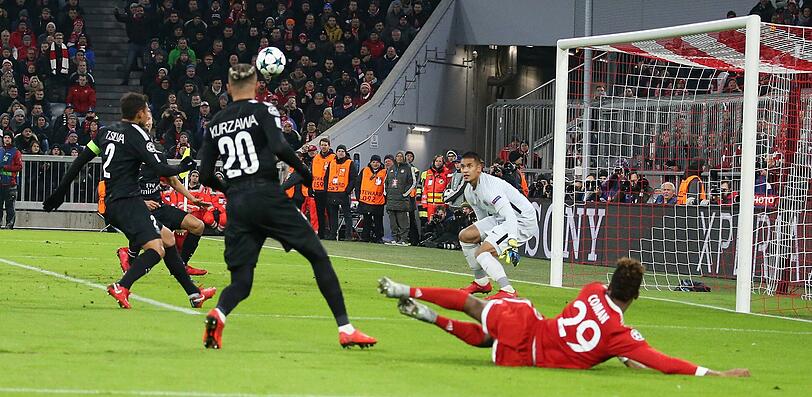 KINGSLEY COMAN NOTE 1:
In der PSG-Jugend ausgebildet, deshalb besonders heiß. Lieferte die Kopfball-Vorlage zu Lewys 1:0, sein Flankenlauf vor dem 3:1  war schlicht von einem anderen Planeten.