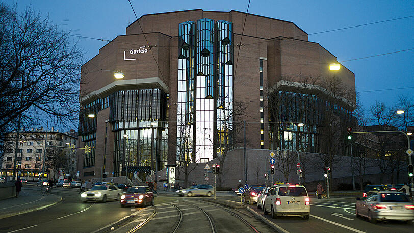 Trotz Querelen will der Stadtrat die umfangreiche Generalsanierung des Gasteigs (Archivbild).