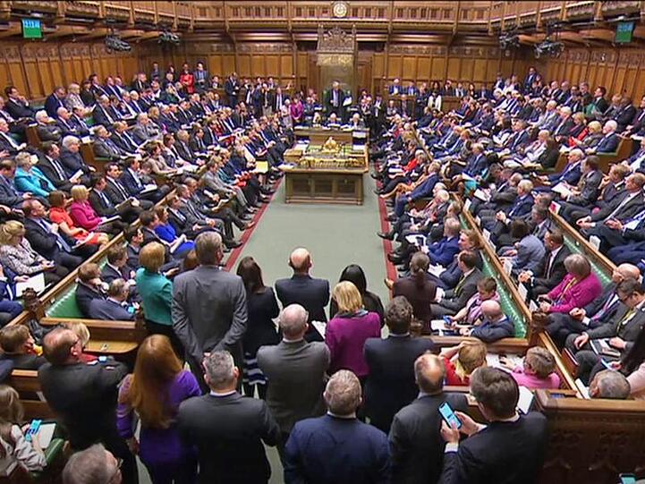 Blick auf das britische Parlament während einer Fragestunde (Archiv).