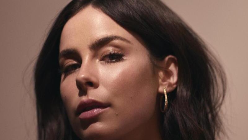 Lena Meyer-Landrut nimmt Stellung. Lena Meyer-Landrut nimmt Stellung.