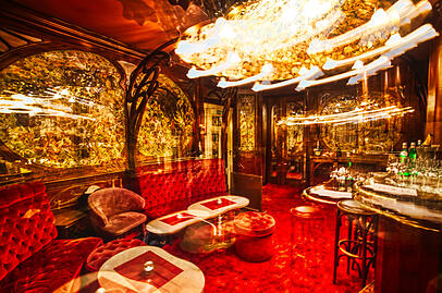 Der Salon Moet Chandon im Lehel in M&uuml;nchen fotografiert von Michael von Hassel. Jetzt ist er bereits ausger&auml;umt. Die Einbauten will Ralph Siegel nach Spanien bringen.