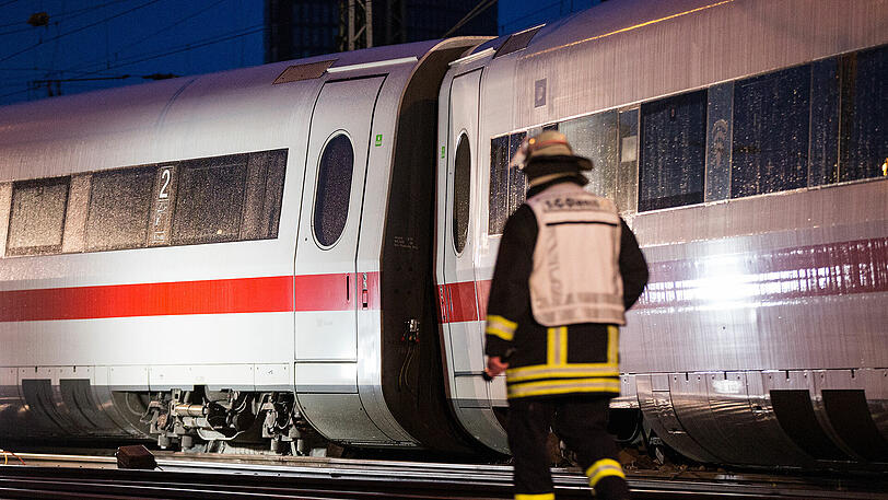 Am Dortmunder Hauptbahnhof ist ein ICE aus noch ungeklärter Ursache entgleist. Die Bilder vom Unglück.