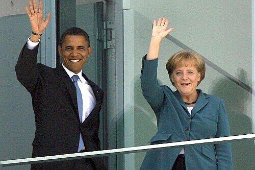 Winken für die Fotografen: Obama mit Merkel