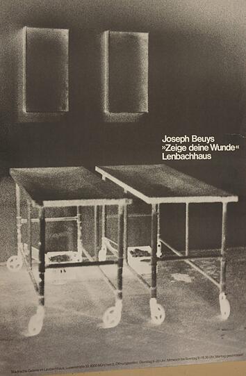 1980: Für 270.000 D-Mark kauft das Lenbachhaus die Joseph-Beuys-"Installation "Zeige deine Wunde", zu der auch zwei Leichenbahren aus der Pathologie gehören. Kritiker nennen das den "teuersten Sperrmüll aller Zeiten".