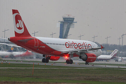 Künftig leiser? Eine Air Berlin-Maschine nach ihrer Landung am Nürnberger Flughafen.