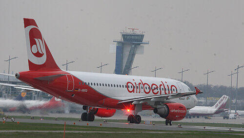 Künftig leiser? Eine Air Berlin-Maschine nach ihrer Landung am Nürnberger Flughafen. Künftig leiser? Eine Air Berlin-Maschine nach ihrer Landung am Nürnberger Flughafen.