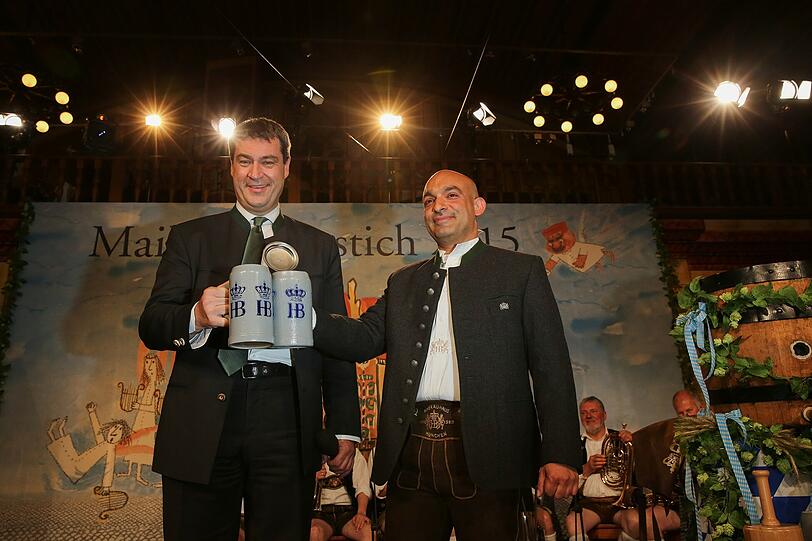 Die Redner auf der Bühne: Markus Söder und Django Asül