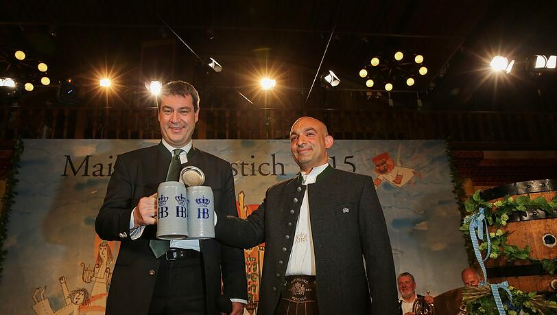 Die Redner auf der Bühne: Markus Söder und Django Asül Die Redner auf der Bühne: Markus Söder und Django Asül