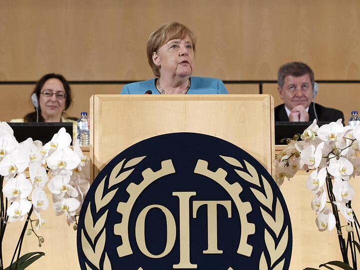 Angela Merkel spricht bei der Jubiläumskonferenz der Internationalen Arbeitsorganisation ILO im europäischen Hauptsitz der Vereinten Nationen in Genf. Die ILO wurde vor 100 Jahren gegründet.