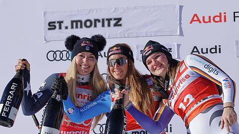Schampus für das Top-Trio in der Abfahrt.