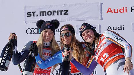 Schampus für das Top-Trio in der Abfahrt.