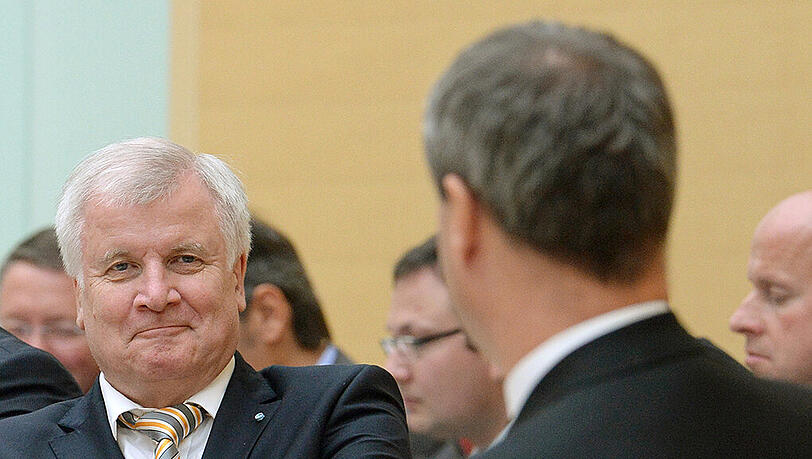 Schon wieder eine Abfuhr vom Ministerpräsidenten. Finanzminister Söder kommt mit seinen Ideen derzeit nicht gut an. Schon wieder eine Abfuhr vom Ministerpräsidenten. Finanzminister Söder kommt mit seinen Ideen derzeit nicht gut an.