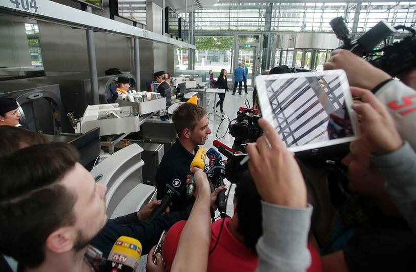 Der FC Bayern reist zum Champions-League-Halbfinale nach Barcelona.