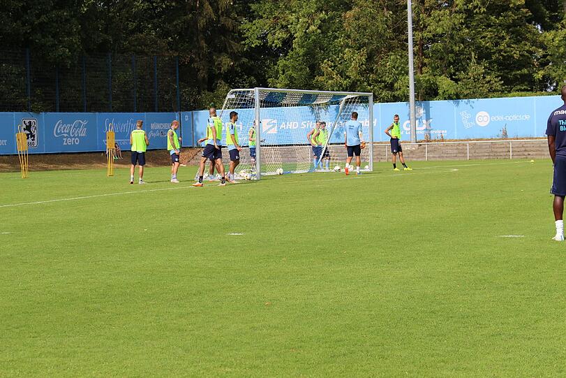Schrecksekunde für Degenek beim Training am Freitag. Hier die Bilder vom Vormittagstraining.