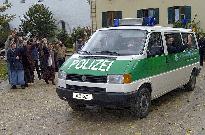 Immer wieder ist die Polizei bei der Glaubensgemeinschaft gewesen. 2013 haben ihnen die Behörden 40 Kinder weggenommen.