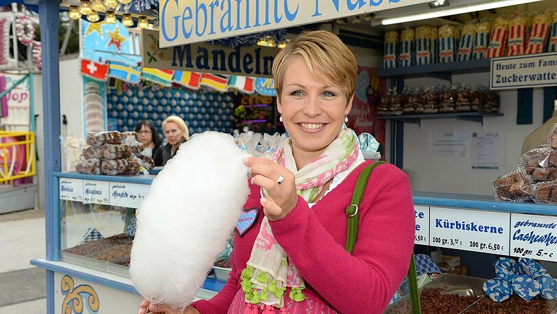 Magdalena Neuner präsentierte sich beim BWM Sport Wiesn-Stammtisch mit ihrem Baby-Bauch. Magdalena Neuner präsentierte sich beim BWM Sport Wiesn-Stammtisch mit ihrem Baby-Bauch.