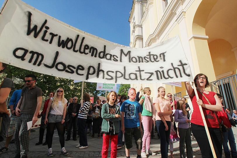 So demonstrierten Anwohner am Josephsplatz. Jetzt können sie sich über das Bauprojekt informieren lassen.