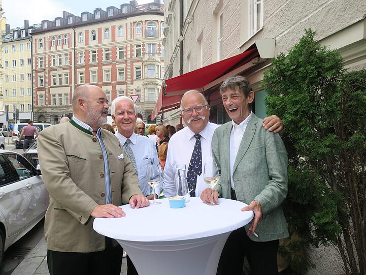 Stammgäste: (v. l.) Wirt Putzi Holenia, Brauer-Eminenz Dieter Soltmann, Wiesn-Wirt Wiggerl Hagn und Grüne-Gans-Wirt Julius Stollberg.