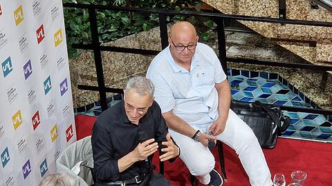 Im Gespräch: Wolffsohn (M.), Ourghi (r.) und Moderator Markus Springer beim Salon Luitpold in München.