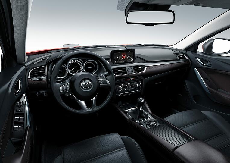Der Mazda6 ist in der Version Sports-Line sehr gut ausgestattet, das Navigationsgerät ist serienmäßig installiert.