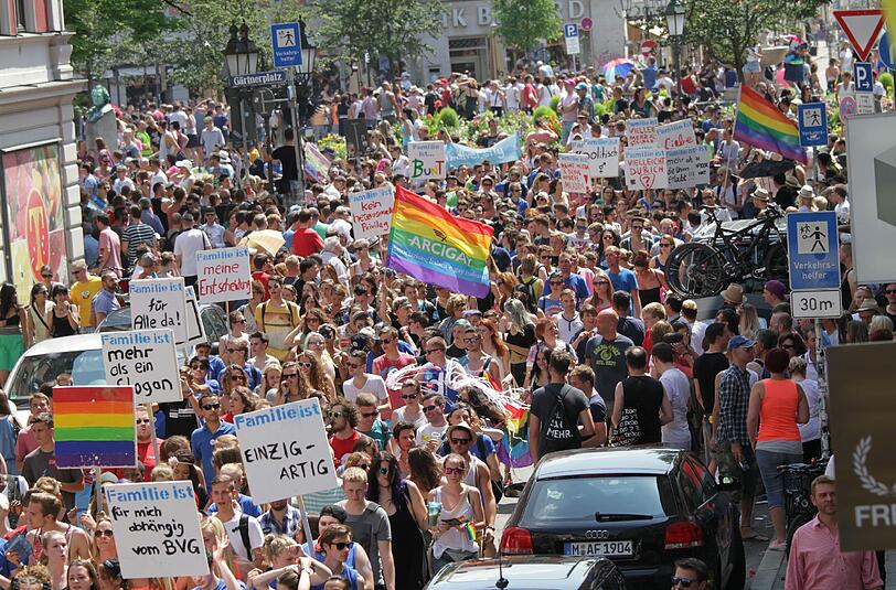 So bunt feierte München den CSD 2015 mit 105 000 Menschen. Doch Orlando hat viele verunsichert.