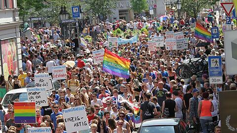 So bunt feierte München den CSD 2015 mit 105 000 Menschen. Doch Orlando hat viele verunsichert.