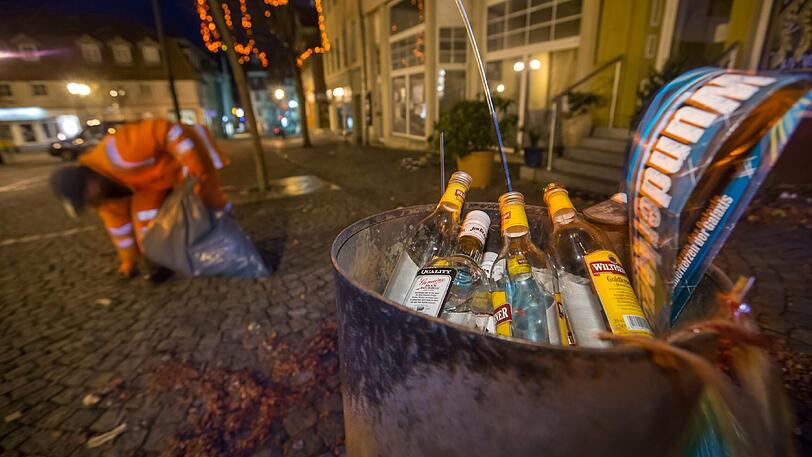 Am diesjährigen Neujahrstag beseitigte die Straßenreinigung insgesamt 50 Tonnen Silvestermüll im Münchner Großraum. (Archivbild)