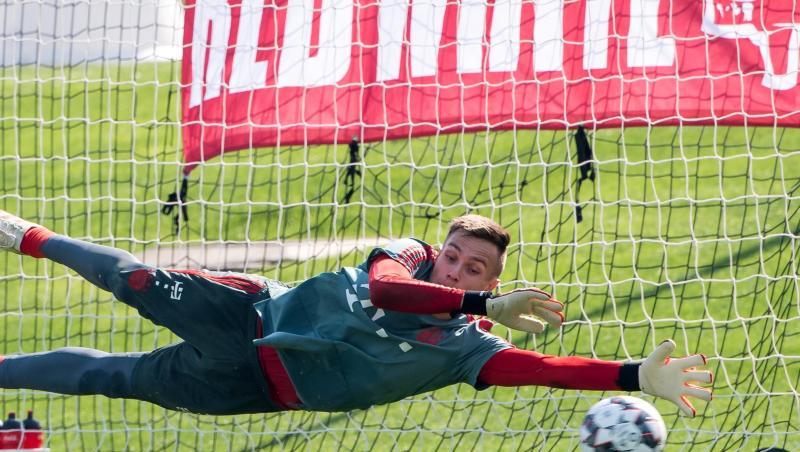 Torwart Christian Früchtl vom Fußball-Bundesligisten FC Bayern München hechtet dem Ball hinterher. Foto: Peter Kneffel/Archivbild Torwart Christian Früchtl vom Fußball-Bundesligisten FC Bayern München hechtet dem Ball hinterher. Foto: Peter Kneffel/Archivbild
