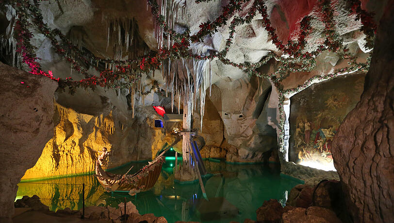 Die "Venusgrotte" nahe dem Schloss Linderhof. Die "Venusgrotte" nahe dem Schloss Linderhof.