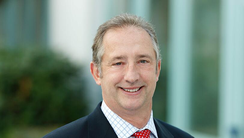 Dr. Philippe Calais. Dr. Philippe Calais.