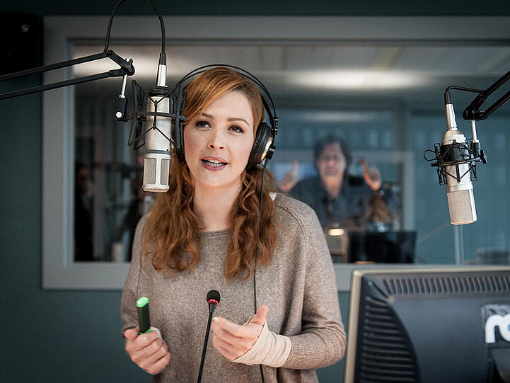 "Nachtschicht - Wir sind alle keine Engel": Millas (K. Bauerfeind) Anküdigung im Radio hat weitreichende Folgen