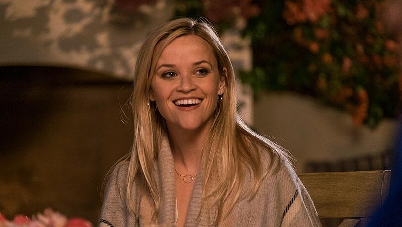 In "Liebe zu Besuch" spielt Reese Witherspoon eine zweifache Mutter, die sich drei junge Mitbewohner anlacht. Ursprünglich hätte Rose Byrne die Rolle übernehmen sollen.