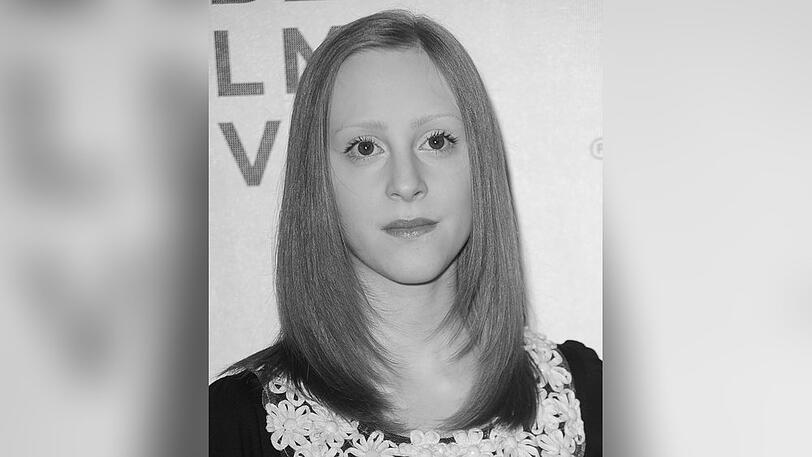 Die kanadische Schauspielerin Samantha Weinstein ist am 14. Mai an den Folgen einer Krebserkrankung gestorben.