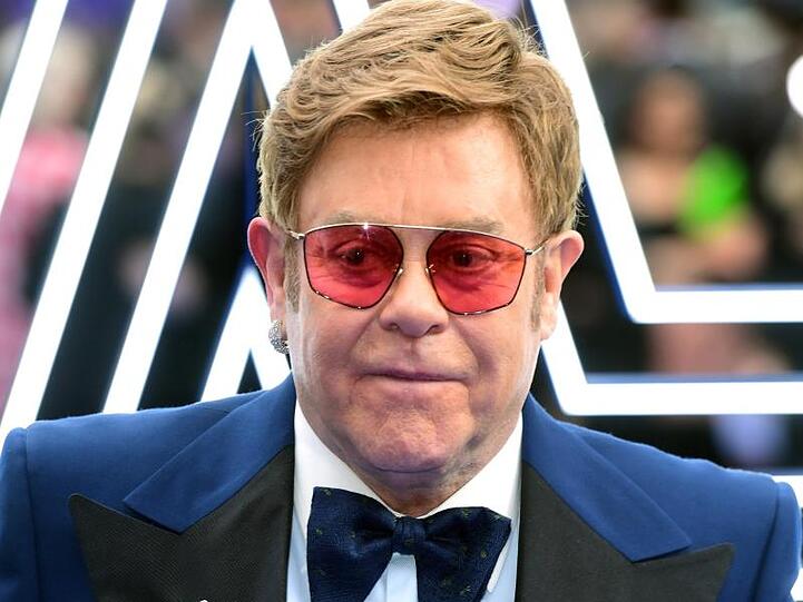 Frankreich ehrt Sir Elton John.