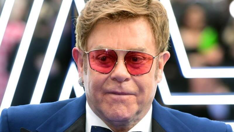 Frankreich ehrt Sir Elton John. Frankreich ehrt Sir Elton John.